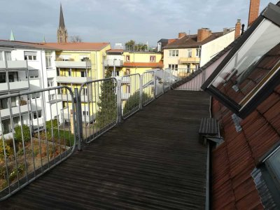 Exklusive, modernisierte 3-Zimmer-Dachgeschosswohnung mit Balkon und Einbauküche in Kaiserslautern
