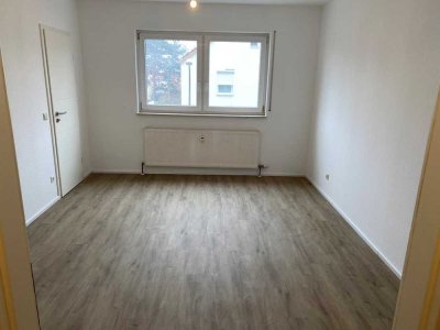 ! RESERVIERT ! 2-Zimmer-Wohnung im 2. OG in Rheingönheim