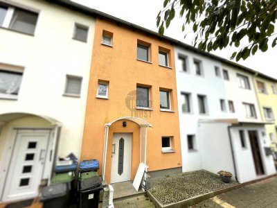 NEUER PREIS - REIHENHAUS MIT GARTEN UND PARKPLATZ