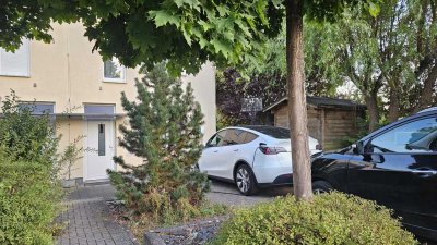 Reihenendhaus mit zwei Privatparklätzen in Offenbach-Buchrain von Privat