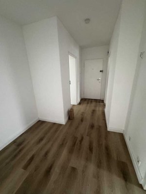 Attraktive 3-Zimmer-Wohnung mit direktem Rheinblick, 2 Balkonen und großem Gemeinschaftsgarten