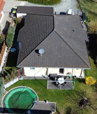 Traumhafter Bungalow (2004) mit Garten, Pool und Carport