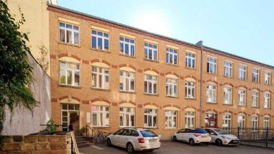 www.r-o.de +++ Genießen Sie das Flair der Dresdner Neustadt - Große 5-Zimmerwohnung im Hinterhaus