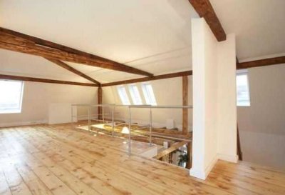 Großzügige 5-Zimmer Loft-Wohnung im 4. OG mit Balkon in Stuttgart-Süd