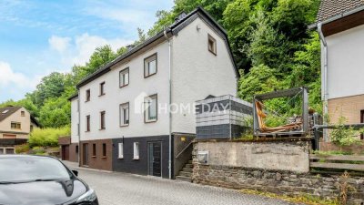 Modernisierte Doppelhaushälfte in Hanglage mit großer Terrasse und Garten