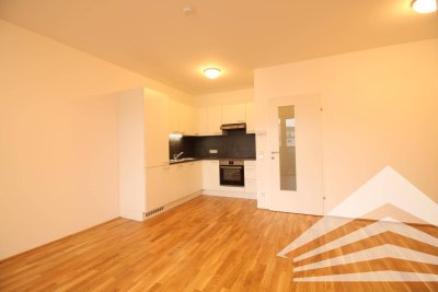 Moderne 2 Zimmerwohnung mit Küche und hofseitigem Balkon - TG verfügbar!