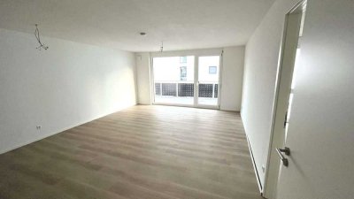 Oberer Steinberg: Barrierefreie helle 2,5-Zimmer-Wohnung mit Balkon und EBK