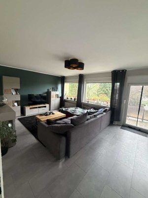 Helle 4,5 Zimmer Wohnung in guter Lage mit Balkon