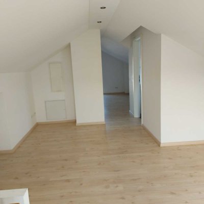 Geschmackvolle, modernisierte 4-Raum-Wohnung mit gehobener Innenausstattung in Spardorf
