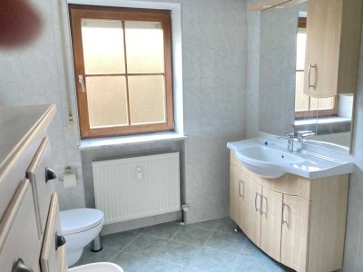 3 Zimmer Wohnung mit Terrasse, Garten, Stellplätzen