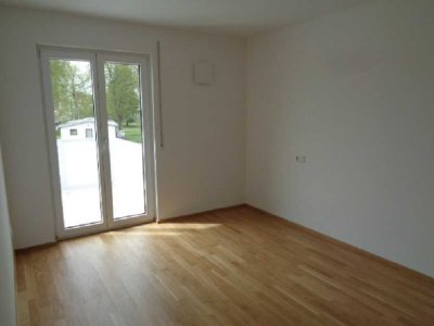 Helle moderne 2-Zimmer-Wohnung mit Einbauküche und Tiefgarage in Horgau