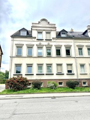 Neu renovierte 3-Raumwohnung mit Balkon und schönem Bad ! PKW-Stellplatz für Ihren PKW !!