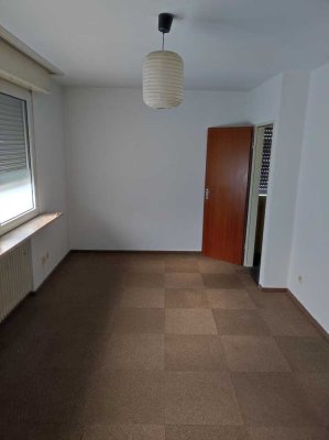 1 Zimmer Wohnung im Erdgeschoß in Duisburg-Neudorf, nähe Hauptbahnhof