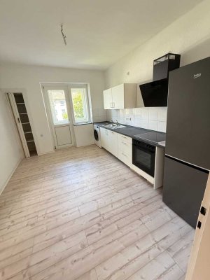 Angekommen & Wohlfühlen - liebevoll renovierte 2,5 Zimmer Wohnung mit neuer Küche !
