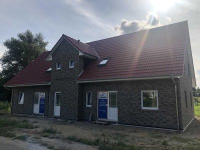 Exklusive Doppelhaushälften (KfW-55) in Massivbauweise mit großem Grundstück