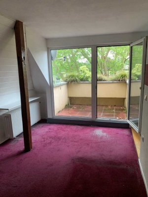 Charmante Dachgeschosswohnung in Top-Lage: Frei, zentral, ideal für Singles & Paare