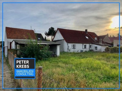 Altes Siedlerhaus zum Abriss oder Sanierung mit kleiner Scheune und Baugrund