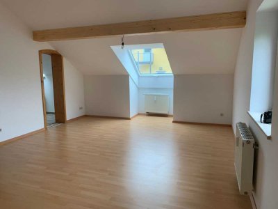 Schöne helle DG-Wohnung in Kirchseeon
