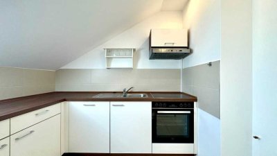 sanierte Dachgeschosswohnung - neue EBK + Bad