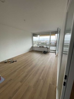 Erstbezug nach Sanierung  helle 2-Zimmer-Wohnung mit toller Aufteilung und Weitblick