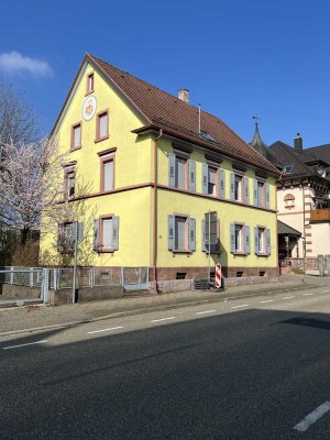 Bühl Kernstadt - Haus mit 3 Etagen (plus Keller) zu vermieten.  Gerne auch an gewerbliche Nutzer.