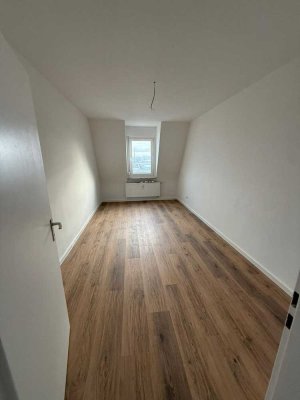 Erstbezug nach Sanierung- charmanter Altbau, EBK, Südstadt