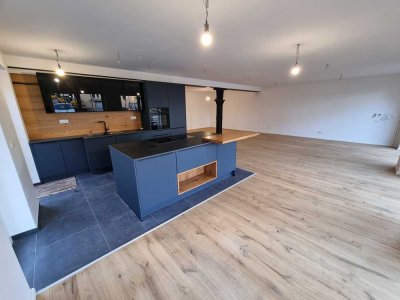 Top - neu saniertes großzügiges Studio-Loft mit Design-Küche/Bad