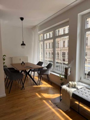 Stilvolle vollmöblierte 3-Zimmer-Wohnung mit Balkon & optionaler TG-Stellplatz im Zentrum-West