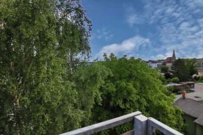 Helle Wohnung mit Balkon und Blick über die Dächer von Schwerin