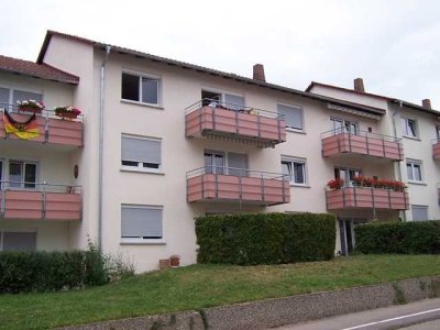 Vollständig renovierte 3-Raum-Wohnung mit Balkon und Einbauküche in Stuttgart-Zuffenhausen