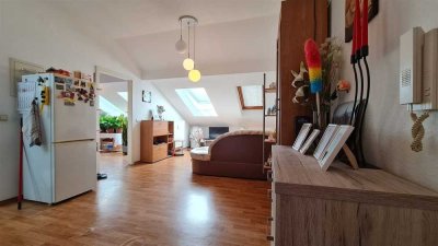 Lichtdurchflutete DG-Wohnung mit TG-Stellplatz & Top-Anbindung in Karlsruhe