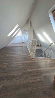 große 4 Zimmer Maisonettewohnung mit Balkon und Kamin