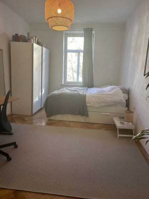 Schwabing nähe Bayernpark - Charmante Zwei-Zimmer Wohnung - WG geeignet