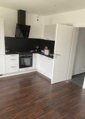 Kelsterbach, renovierte Single-Wohnung mit Einbauküche