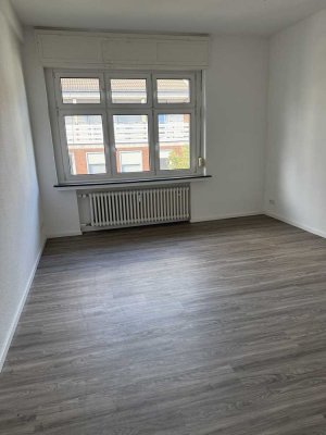 Viel Freiraum: 4-Zimmer-Wohnung im Bahnhofsviertel