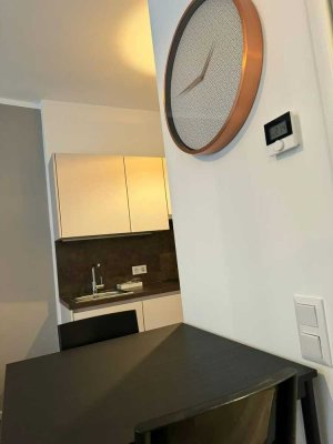 Stilvolle 1,5-Zimmer-Wohnung in der Weststadt – möbliert, Neubau, Pool & Fitness