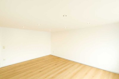 VIEL PLATZ: Modernisierte 4Z-Maisonette + 2 Balkone + 70m² Bonusfläche DG