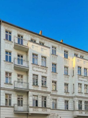 Altbau-Perle in Nähe zur Mediaspree: 4 Zimmer, 2 Balkone, hochwertig modernisiert, provisionsfrei