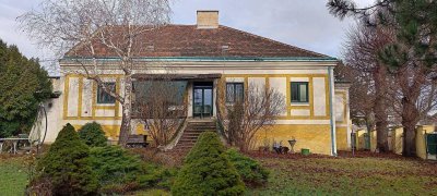 Großzügige Liegenschaft mit landhausähnlichem Gebäudekomplex