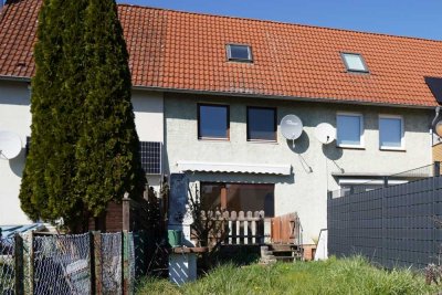 * Modernisierungsbedürftige Immobilie in Harsum * - Reihenmittelhaus mit ausgebautem Dachgeschoss