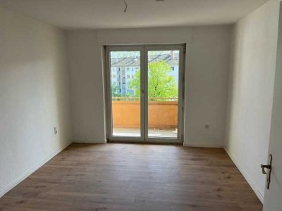 Helle freundliche 3 Zimmer, Balkon Wohnung in Ludwigshafen