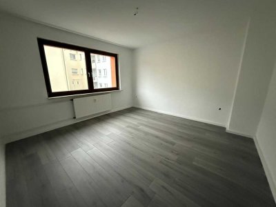 Renovierte 2,5-Zimmer Wohnung mit Balkon