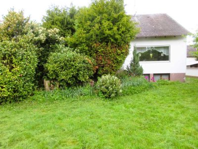 Von Privat- renovierungsbedüftiges Haus in ruhiger Lage mit großem Grundstück in der Nähe vom Hbf.