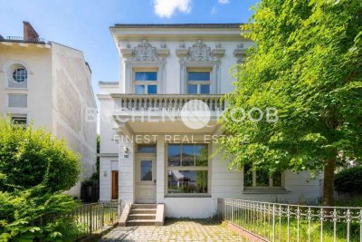 Helle Dachgeschosswohnung mit sonnigem Südbalkon in HH-Blankenese