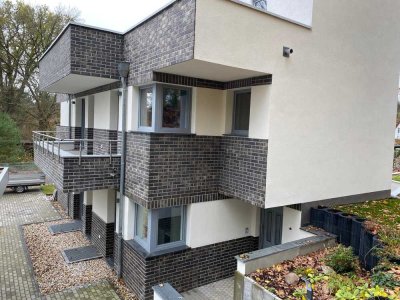 Moderne Stadtvilla mit 2 Wohnungen u. gr. Keller, gr. Carport und gr. Dachterasse
