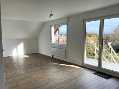 Moderene 3-Zimmer-DG-Wohnung mit EBK und Balkon in ruhiger Lage
