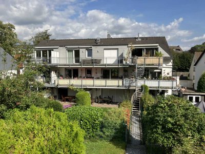 Exklusive, gepflegte 2-Zimmer-Wohnung mit EBK, großem Balkon und Gartengrundstück
