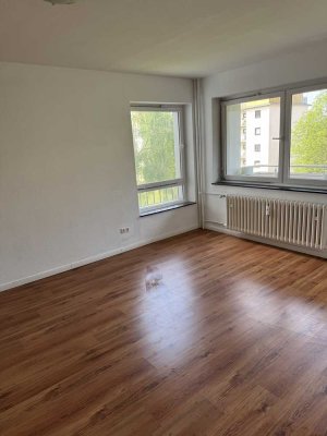 Viel Platz für die Familie! 4-Raum-Wohnung mit EBK in Pinneberg