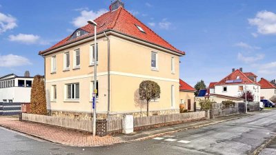 Großzügiges 2-Familienhaus mit Keller, 3 Garagen, Carport und Stellplätzen in Weetzen