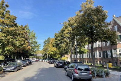 Heilwigstraße, Wohnen mit Stil und Großzügigkeit: 8-Zimmer-Wohnung mit Garage
